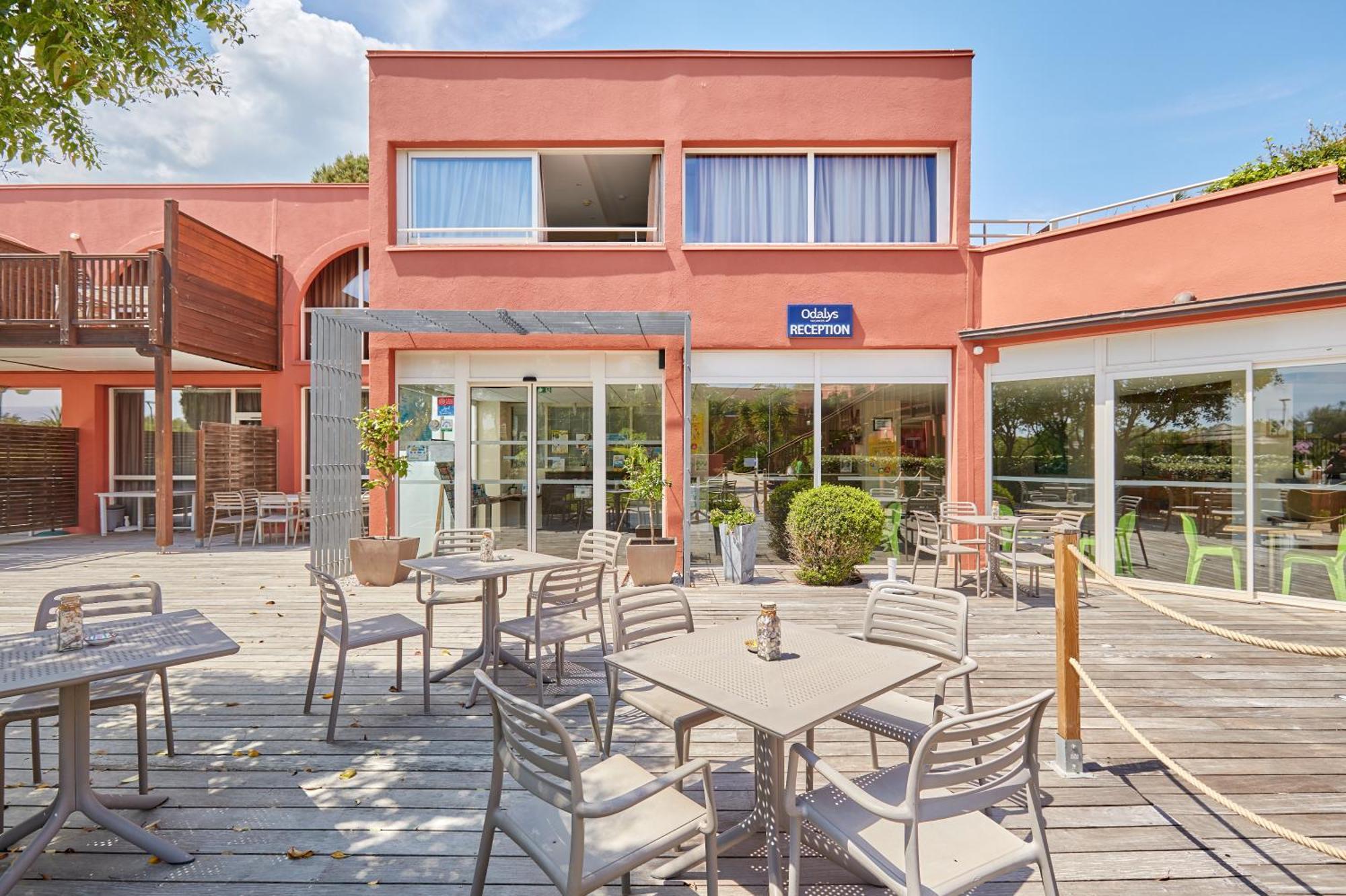Residence Odalys Du Golfe Agde Exteriör bild