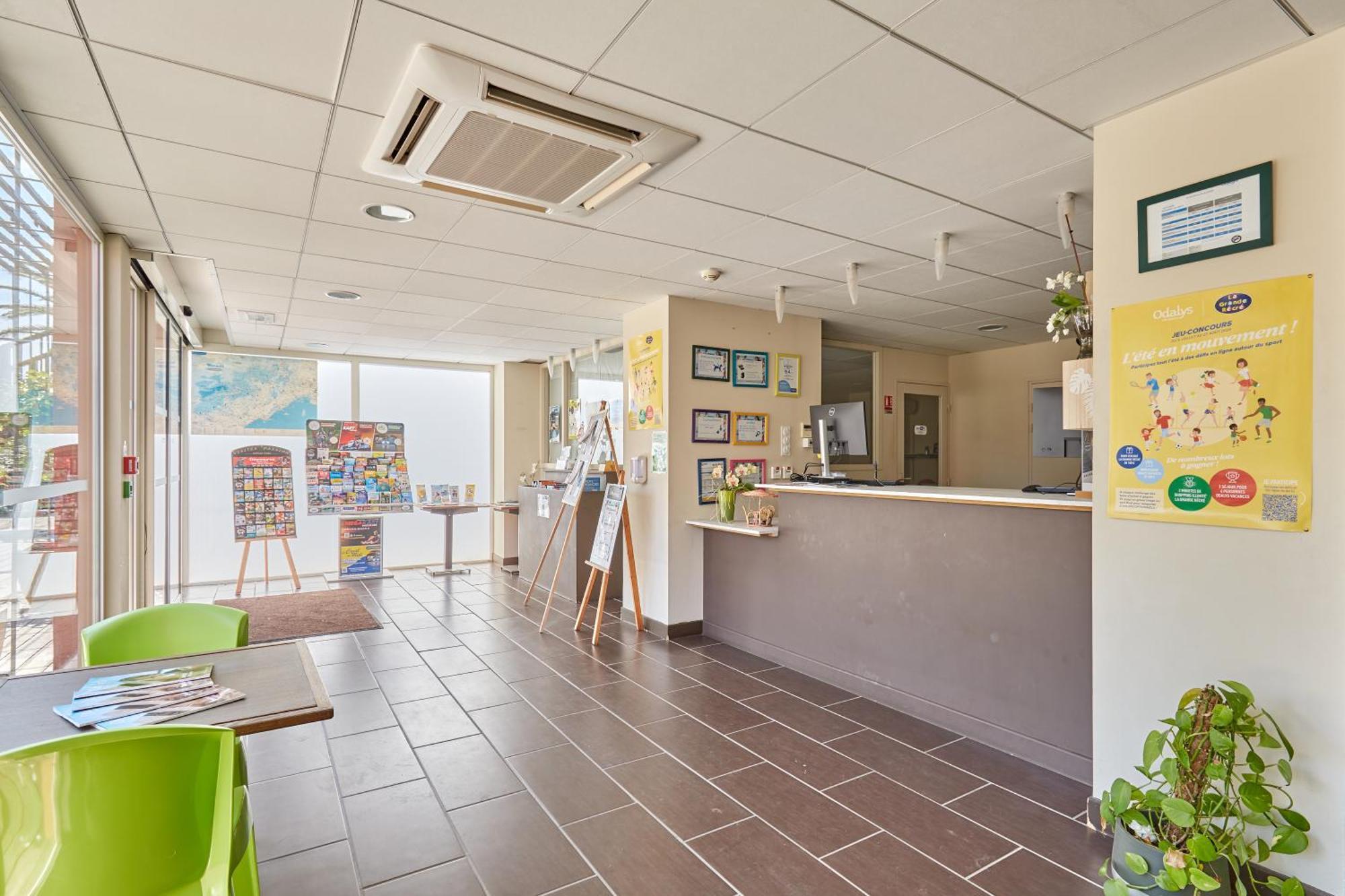 Residence Odalys Du Golfe Agde Exteriör bild